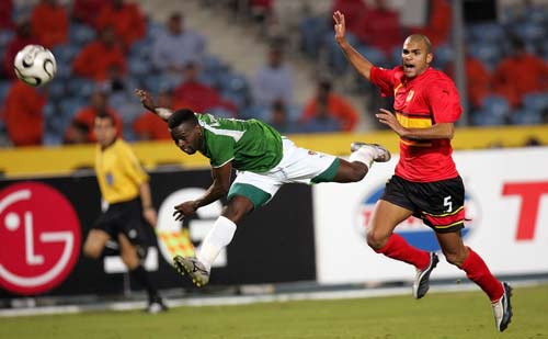 气温未降，“雪”先来了？杭州桐庐滑雪场“开板”，半个月后还有“夜滑”