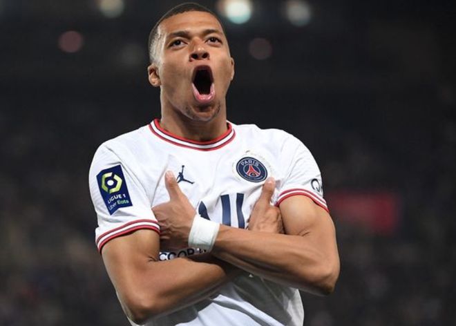 76人以123-114战胜雄鹿，马克西砍54分，助球队逆转三连败，稳居东部第六。