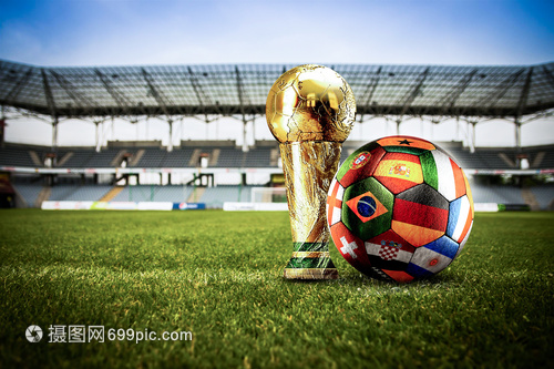 迈尼昂在加比亚社媒动态下留言，后者回复：请续约