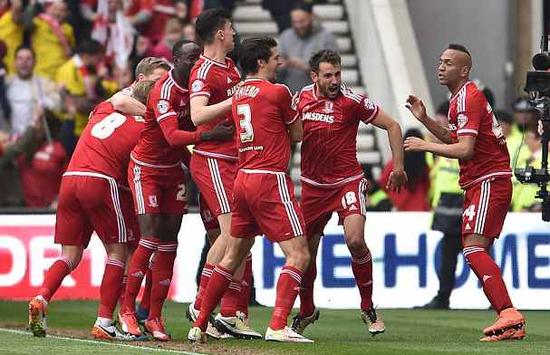 今天体能考验很大！杨瀚森次节被换下脸露疲倦