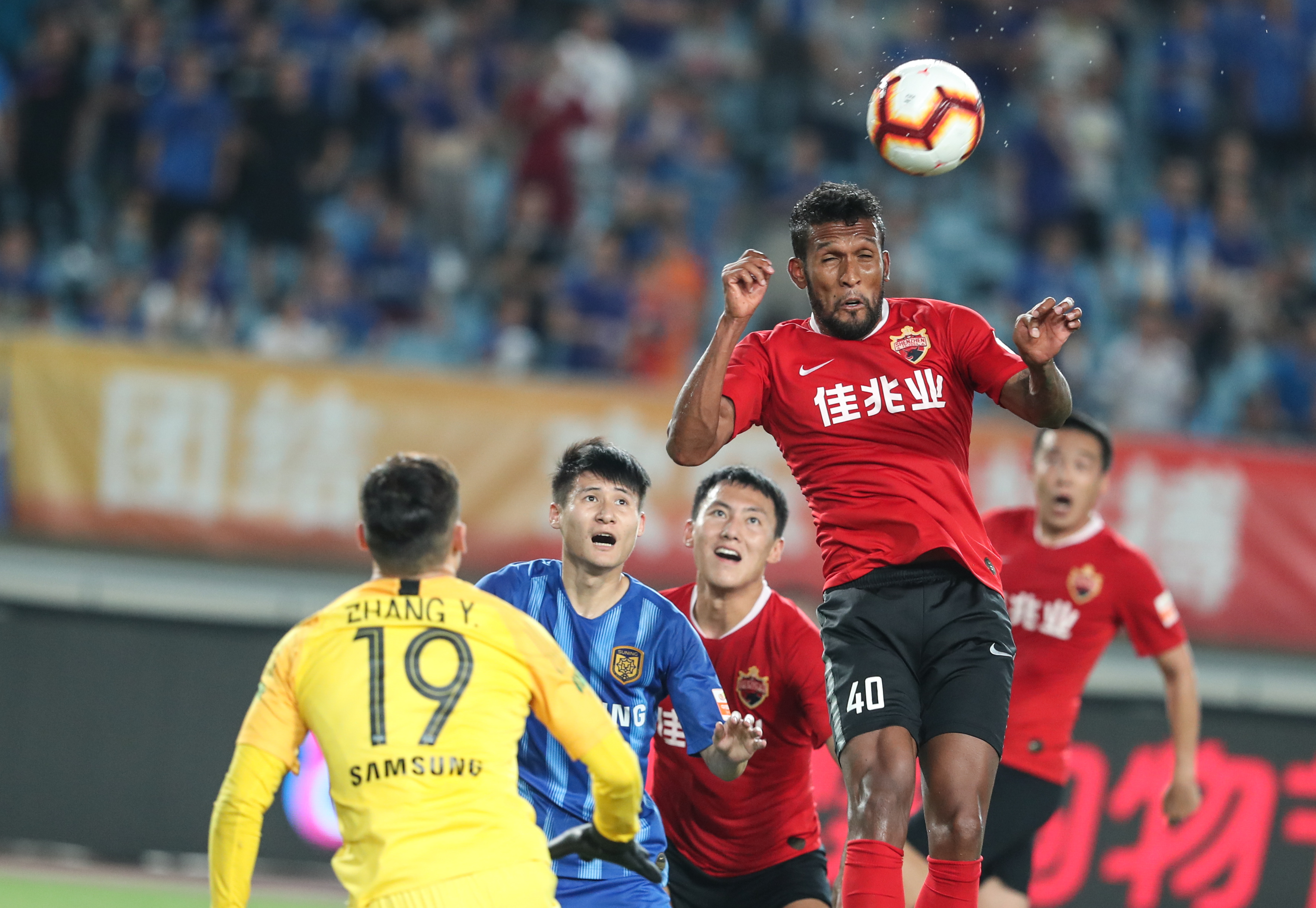 山东泰山足球俱乐部：中超首支积分1500分球队的荣耀之路