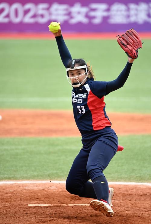 图片报：拜仁17岁小将吉布森因违反规定被送回母队翁特哈兴