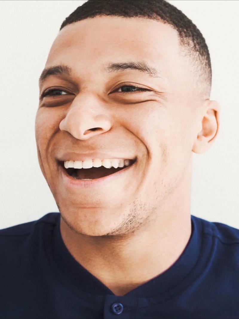 骑行爱好者穿骑行服唱说唱拍MV，运动体验别样精彩