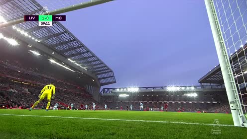 记者：拜仁考虑通过引进巴莱巴以顶替去向未明的格雷茨卡